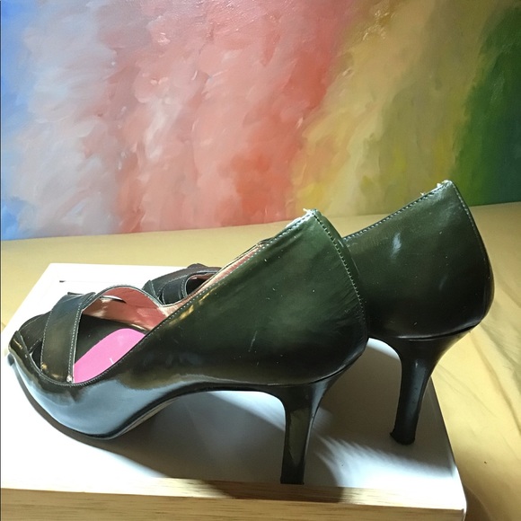 Kate spade black/green-ish heels 8.5 good shape - Picture 5 of 6